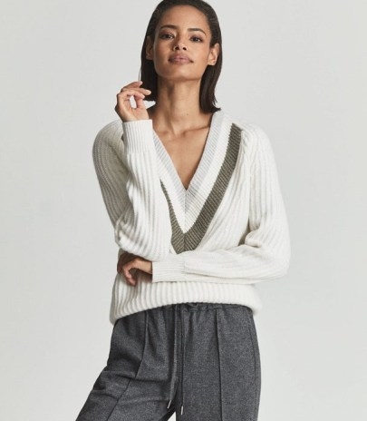 Reiss MILEY V NECK CRICKET JUMPER CREAM – womens contrast stripe rib knot jumpers – women’s chunky knitwear - flipped
