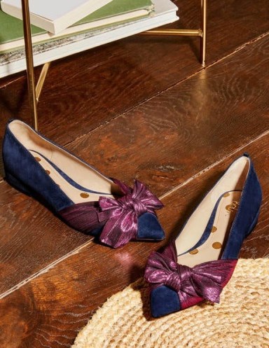 Boden Vanessa Bow Shoes Navy/Pom Pom – glam ballerinas – glamorous pointed toe ballerina flats