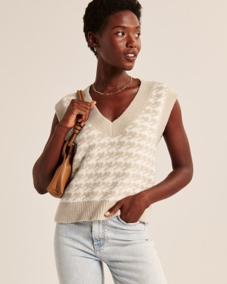 ABERCROMBIE & FITCH Cropped Fuzzy V-Neck Sweater Vest in Cream Houndstooth / dogtooth check knitted vests / womens on-trend tank tops / women’s sleeveless sweaters