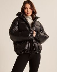 Abercrombie & Fitch Oversized Utility Puffer – womens stylish black puffers – women’s on-trend padded jackets – fashionable winter coats