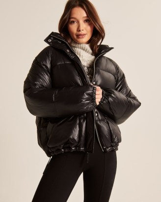 Abercrombie & Fitch Oversized Utility Puffer – womens stylish black puffers – women’s on-trend padded jackets – fashionable winter coats