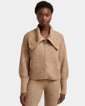 River Island BEIGE RIBBED ZIP UP CARDIGAN | womens chunky knits | women’s front zipped oversized collar jumpers | neutral knitwear