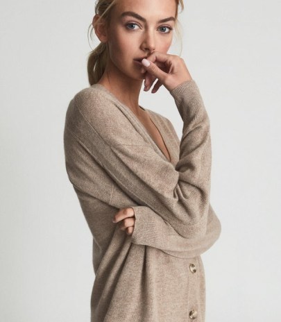 REISS EMMA 100% CASHMERE CARDIGAN NEUTRAL ~ womens luxe knitwear ~ women’s relaxed fit drop shoulder V-neck cardigans