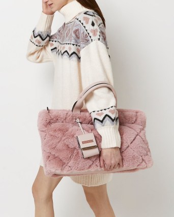 RIVER ISLAND PINK FAUX FUR QUILTED TOTE BAG / fluffy top handle bags / large textured quilt detail bags - flipped