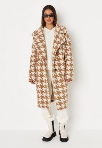MISSGUIDED tan houndstooth borg teddy longline jacket ~ light brown checked winter coats ~ large dogtooth prints