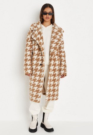 MISSGUIDED tan houndstooth borg teddy longline jacket ~ light brown checked winter coats ~ large dogtooth prints - flipped