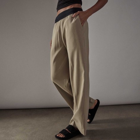 James Perse WIDE LEG ELASTIC WAIST PANT in British Khaki / chic casual fashion / lounge trousers / womens effortless style pants