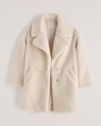 ABERCROMBIE & FITCH A&F Teddy Coat in Cream / womens on-trend textured faux fur winter coats / women’s fashionable outerwear