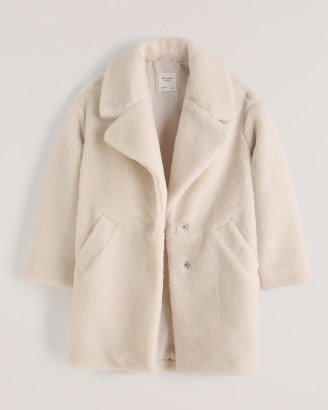 ABERCROMBIE & FITCH A&F Teddy Coat in Cream / womens on-trend textured faux fur winter coats / women’s fashionable outerwear