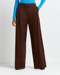 RIVER ISLAND BROWN WIDE LEG PLEATED TROUSERS ~ womens chocolate coloured front pleat trousers