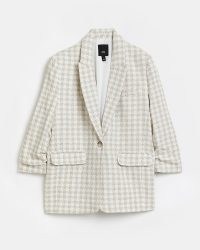 RIVER ISLAND CREAM DOGTOOTH BOUCLE BLAZER / women’s on-trend checked houndstooth blazers / womens fashionable 3/4 length ruched sleeve jackets