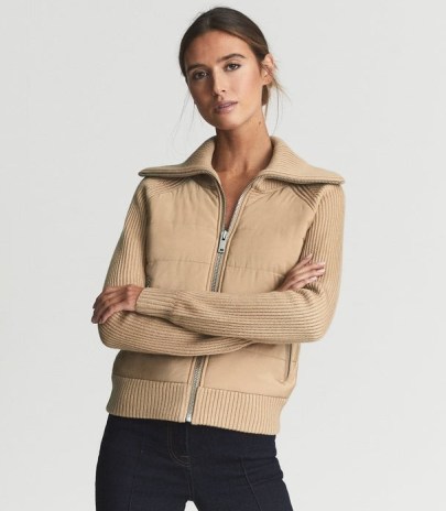REISS KALEIGH KNITTED HYBRID DAY JACKET CAMEL / women’s stylish light bown part quilted jumpers / womens casual funnel neck jackets
