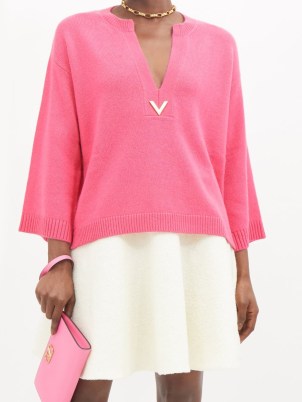 VALENTINO V-plaque pink cashmere sweater ~ womens beautiful vibrant sweaters ~ women’s luxe designer knitwear - flipped