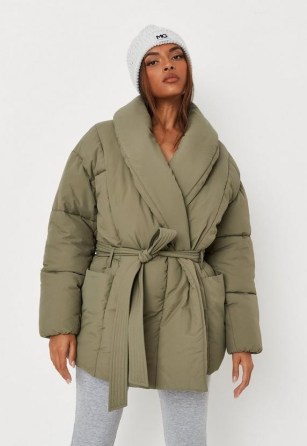 MISSGUIDED tall khaki oversized belted shawl puffer jacket – women’s green on-trend padded jackets – womens fashionable winter tie waist outerwear