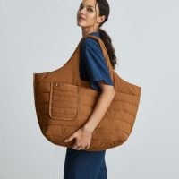 EVERLANE The Quilted Weekender in Toasted Almond ~ large brown weekend bags ~ stylish holdalls made from recycled materials