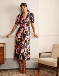 Boden V-Neck Jersey Midi Dress in French Navy Abstract Bloom – bold floral print short sleeve dresses