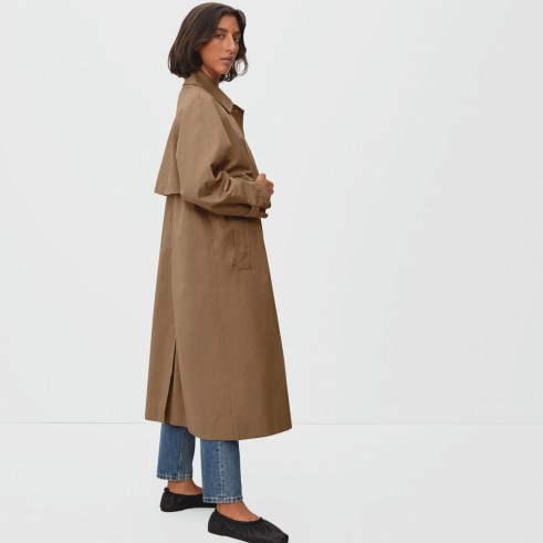 EVERLANE The Long Mac Coat in Toasted Coconut | womens chic brown trench coats | classic macs | women’s stylish outerwear
