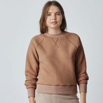 EVERLANE The ReNew Fleece Raglan Sweatshirt ~ sugly camel brown textured sweatshirts ~ womens casual sustainable tops ~ women’s fashion made from recycled materials - flipped