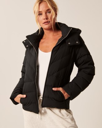 Abercrombie & Fitch Short Stretch Puffer Black – on-trend padded jackets – womens casual outerwear - flipped