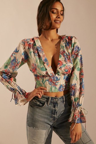 ANTHROPOLOGIE Gathered Blouse Blue Motif / floral plunge front cropped blouses / boho style crop hem tops - flipped