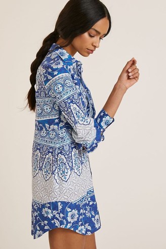 ANTHROPOLOGIE Printed V-Neck Buttonfront Shirtdress Blue Motif ~ printed button front curved hem shirt dress ~ casual cotton collared dresses - flipped
