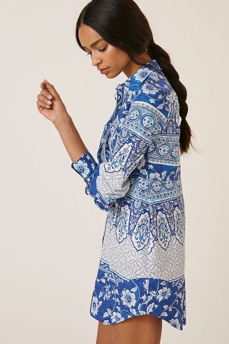 ANTHROPOLOGIE Printed V-Neck Buttonfront Shirtdress Blue Motif ~ printed button front curved hem shirt dress ~ casual cotton collared dresses