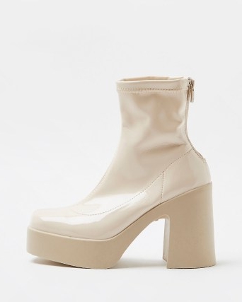River Island CREAM PATENT HEELED BOOTS – women’s retro ankle boot – womens chunky 70s vintage style footwear