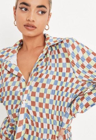 MISSGUIDED petite green co ord checkerboard plisse shirt – women’s on-trend retro look shirts - flipped