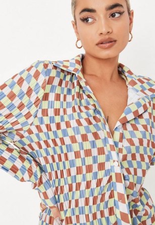 MISSGUIDED petite green co ord checkerboard plisse shirt – women’s on-trend retro look shirts