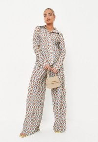 MISSGUIDED petite green co ord checkerboard plisse wide leg trousers – retro look fashion – vintage style prints