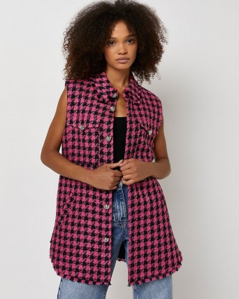 RIVER ISLAND PINK DOGTOOTH BOUCLE SLEEVELESS SHACKET ~ women’s checked textured shackets - flipped