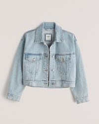 ABERCROMBIE & FITCH Cropped Boxy Denim Jacket in Light Wash ~ women’s casual classic blue jackets