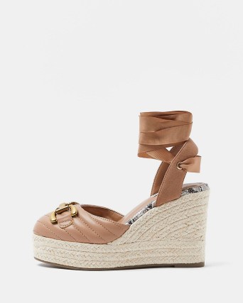 RIVER ISLAND BEIGE WIDE FIT QUILTED WEDGES / ankle tie wedged heels - flipped