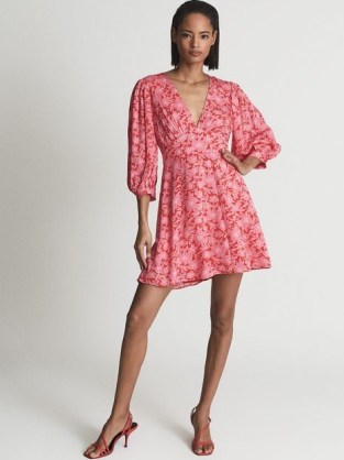 REISS DAISY Puff Sleeve Print Mini Dress Coral – floral puff sleeved flared hem dresses – feminine fit and flare fashion