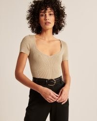 Abercrombie & Fitch Corset-Inspired Short-Sleeve Bodysuit ~ light brown slim fit bodysuits