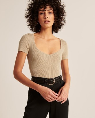 Abercrombie & Fitch Corset-Inspired Short-Sleeve Bodysuit ~ light brown slim fit bodysuits