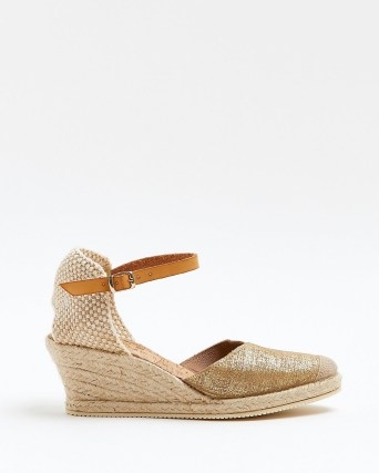 River Island GOLD WEDGE ESPADRILLE SANDALS | ankle strap summer wedges - flipped