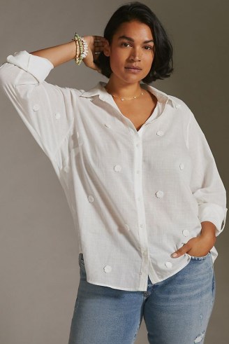 Maeve Clip Buttondown Shirt in White / women’s cotton scallop shell applique shirts