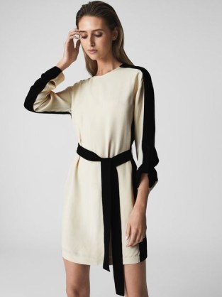 REISS SKYLER COLOURBLOCK MINI DRESS / chic long sleeved tie waist colour block dresses - flipped