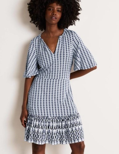 Boden Notch Neck Tiered Jersey Dress French Navy, Petal Geo – blue and white mixed print wide sleeve dresses