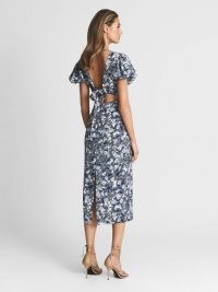 REISS JENNAH PRINTED PUFF SLEEVE MIDI DRESS BLUE / cut out tie back detail floral dresses / deep V-plunge front necklines / women’s summer clothes with plunging neckline / puffed sleeves