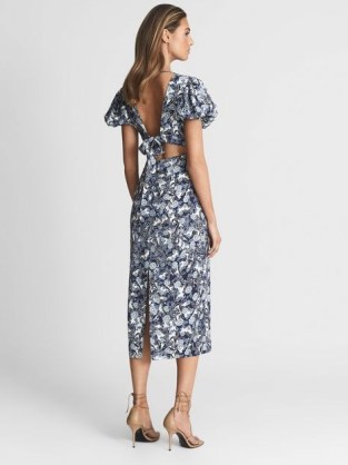 REISS JENNAH PRINTED PUFF SLEEVE MIDI DRESS BLUE / cut out tie back detail floral dresses / deep V-plunge front necklines / women’s summer clothes with plunging neckline / puffed sleeves