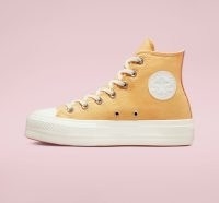 Converse Chuck Taylor All Star Lift Platform Gradient Heat – Gradient heelstay with warm summer tones – Egret faux leather ankle patch matches the rubber