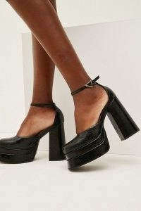 KAREN MILLEN Double Platform 2 Part Court Shoe in Black / chunky block heel platforms / women’s 70s vintage style shoes