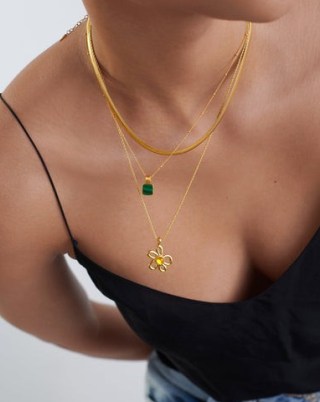 MISSOMA Good Vibes Retro Flower Pendant Necklace 18ct Gold Plated Vermeil, Mango Chalcedony / floral pendants / vintage inspired jewellery - flipped