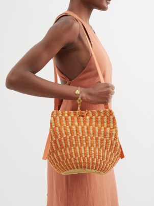 INÈS BRESSAND Striped pleated elephant-grass shoulder bag in orange / chic woven bags - flipped