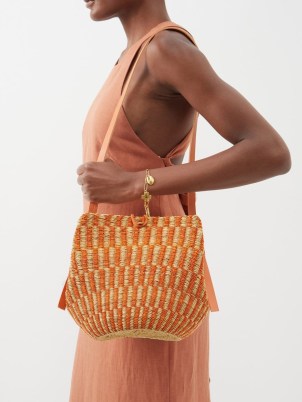 INÈS BRESSAND Striped pleated elephant-grass shoulder bag in orange / chic woven bags