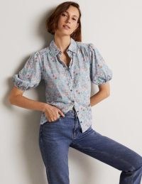 Boden Puff Sleeve Jersey Shirt Dusty Blue, WIldflower – womens short puffed sleeved floral print shirts