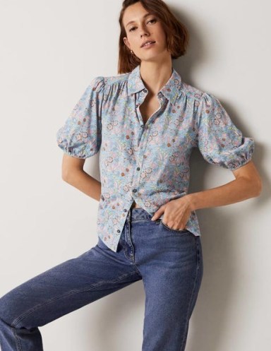 Boden Puff Sleeve Jersey Shirt Dusty Blue, WIldflower – womens short puffed sleeved floral print shirts - flipped