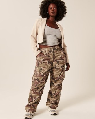 Abercrombie & Fitch Vintage Cargo Pants in Camo / women’s casual camouflage print side pocket trousers - flipped